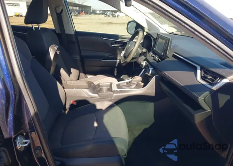 2019 Toyota Rav4 Xle z USA, uszkodzony, nr VIN 2T3W1RFV2KC022855